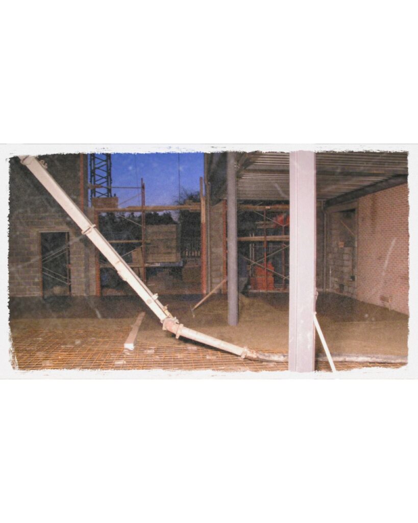De bouw van het eigen pand in 2004